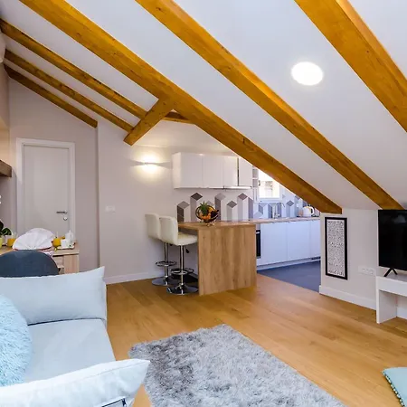 Leonarda Baroque House - Old Town Apartment *